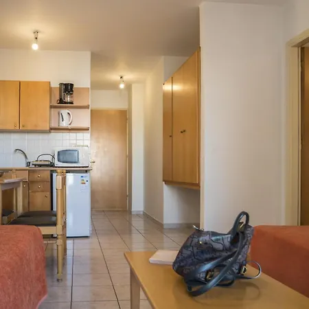 Erato & העיירה קוס