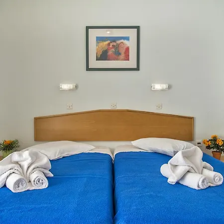 מלון דירות Erato & 3*