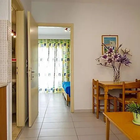 Erato & Aparthotel 3*