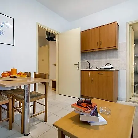 Erato & Aparthotel