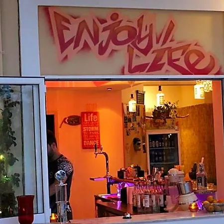 Aparthotel Erato &