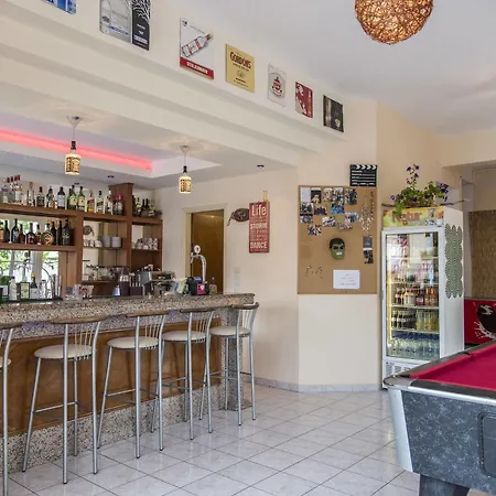 Aparthotel Erato &