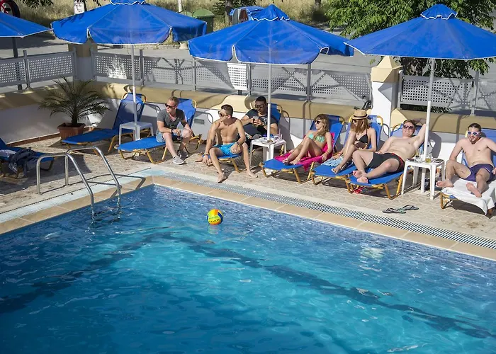 Erato & Apartmanhotel 3*